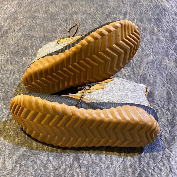 Sorel Out And About Booties Size 6 Grey Wool Tan Leather Black Sole - Picture 4 of 6